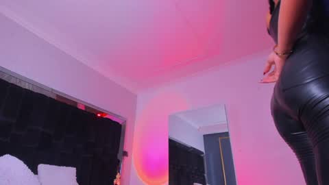 zoevidal_ online show from 30, 12, 2024