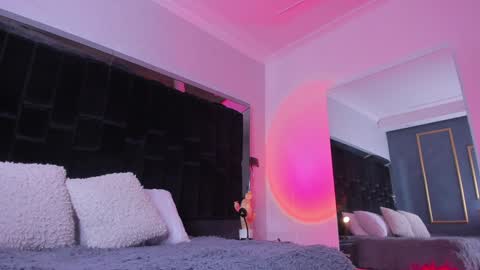 zoevidal_ online show from 8, 1, 2025