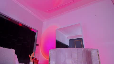 zoevidal_ online show from 12, 1, 2025