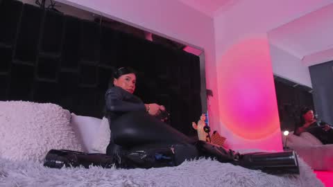zoevidal_ online show from 13, 1, 2025