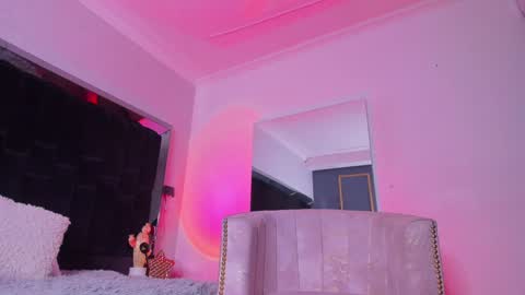zoevidal_ online show from 14, 1, 2025
