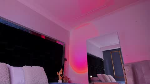 zoevidal_ online show from 17, 1, 2025