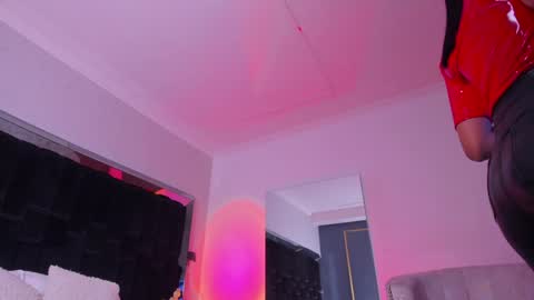 zoevidal_ online show from 18, 1, 2025