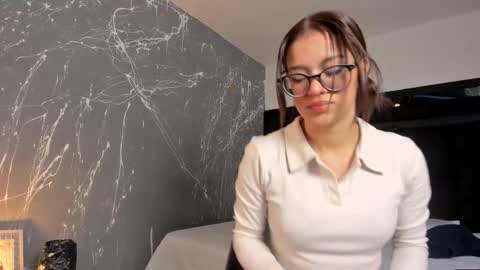 Snapshot of zoewestt chatting on 20, 10, 2025 Zoe online show from 20, 10, 2025