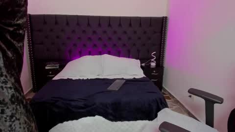 Snapshot of zoewestt chatting on 28, 11, 2025 Zoe online show from 28, 11, 2025