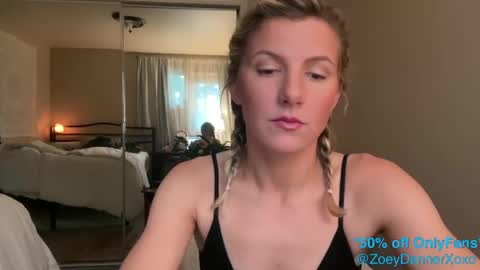 Zoeydanner online show from 3, 2, 2025