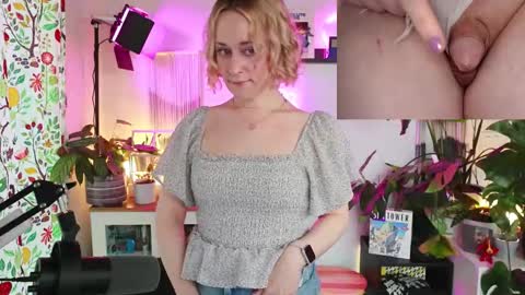 Snapshot of zoeyryan chatting on 15, 11, 2025 Zoey Ryan online show from 15, 11, 2025