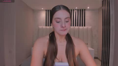 Snapshot of zoeywalker_ chatting on 4, 11, 2025 Zoey Walker online show from 4, 11, 2025