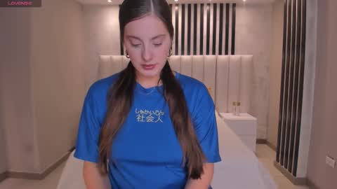 Snapshot of zoeywalker_ chatting on 8, 11, 2025 Zoey Walker online show from 8, 11, 2025