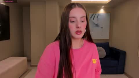 Snapshot of zoeywalker_ chatting on 19, 11, 2025 Zoey Walker online show from 19, 11, 2025