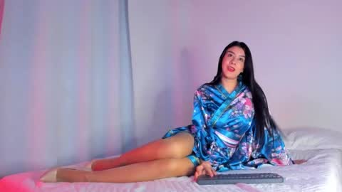Zohey  online show from 10, 10, 2025