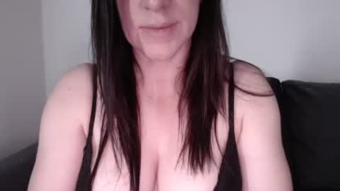 Snapshot of zoibee chatting on 16, 10, 2025 zoibee online show from 16, 10, 2025