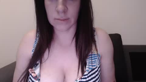 Snapshot of zoibee chatting on 14, 11, 2025 zoibee online show from 14, 11, 2025