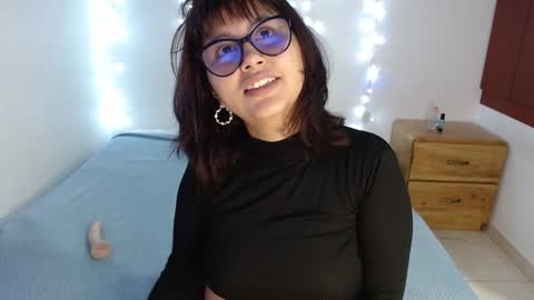 Zoe   NEW EXCLUSIVE CONTENT EVERY FRIDAY  online show from 29, 1, 2025