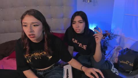 Snapshot of zowi_hottiee chatting on 18, 12, 2024 cintya kors online show from 18, 12, 2024