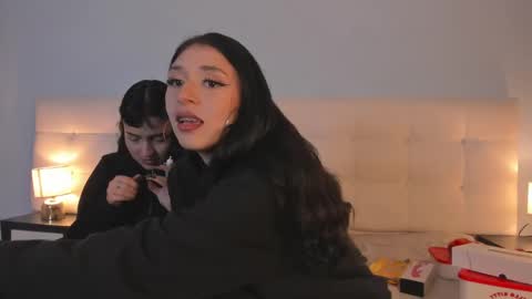 Snapshot of zowi_hottiee chatting on 31, 12, 2024 cintya kors online show from 31, 12, 2024