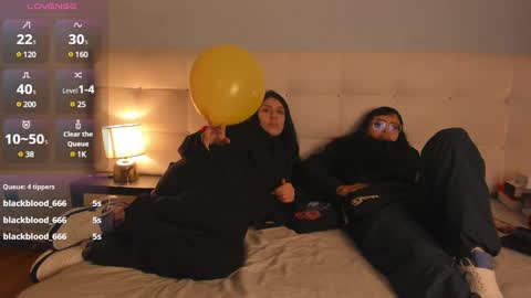 Snapshot of zowi_hottiee chatting on 31, 12, 2024 cintya kors online show from 31, 12, 2024