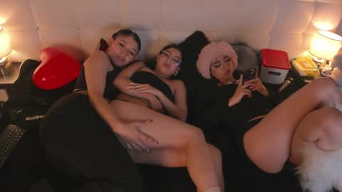 Snapshot of zowi_hottiee chatting on 15, 2, 2025 cintya kors online show from 15, 2, 2025