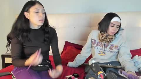 Snapshot of zowi_hottiee chatting on 12, 3, 2025 cintya kors online show from 12, 3, 2025