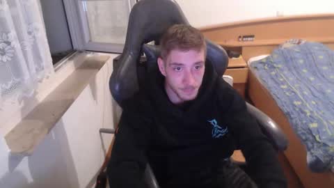 Snapshot of zuzmosfokafasz chatting on 7, 11, 2025 Zuzmoe online show from 7, 11, 2025