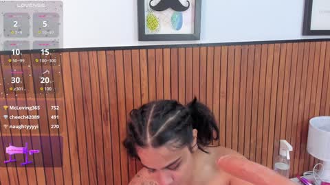 Snapshot of zyle_boobs_ chatting on 23, 12, 2024 ZYLE online show from 23, 12, 2024