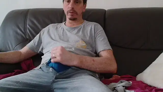 Snapshot of cloupefun chatting on 8, 11, 2025 cloupefun online show from 8, 11, 2025