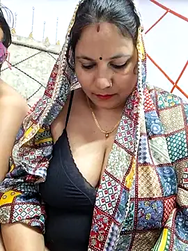 Snapshot of MOM-SUN-COUPLE chatting on 1, 3, 2025 MOM-SUN-COUPLE online show from 1, 3, 2025