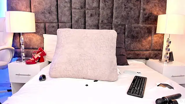 Snapshot of Petit-Rosse chatting on 10, 1, 2025 Petit-Rosse online show from 10, 1, 2025