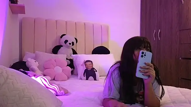 Snapshot of Petit-Rosse chatting on 21, 9, 2025 Petit-Rosse online show from 21, 9, 2025