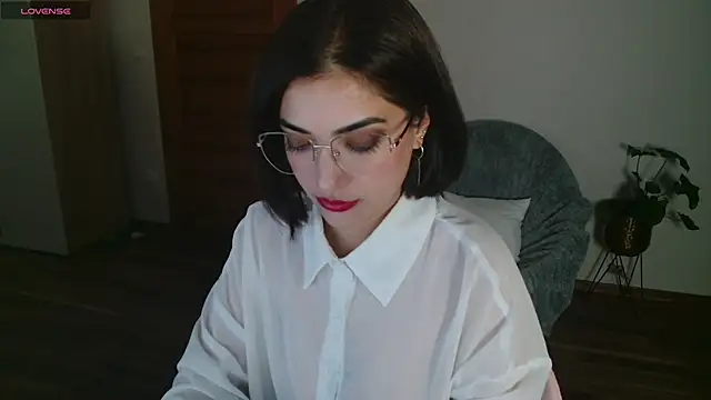 Snapshot of mollyopris96 chatting on 20, 10, 2025 mollyopris96 online show from 20, 10, 2025