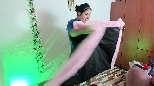 Hanna moore1 online show from 19, 12, 2024