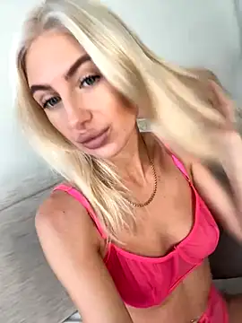 Mia Roxie online show from 16, 10, 2025