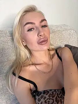 Mia Roxie online show from 21, 10, 2025