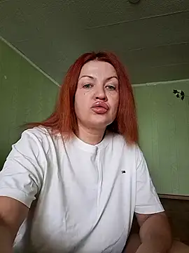 Snapshot of KiraXTender chatting on 17, 10, 2025 KiraXTender online show from 17, 10, 2025