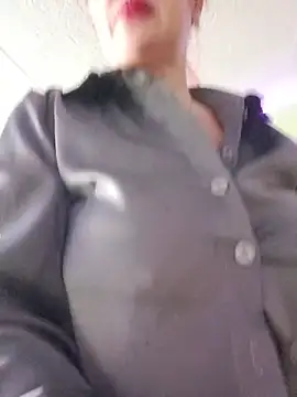 Snapshot of KiraXTender chatting on 23, 11, 2025 KiraXTender online show from 23, 11, 2025