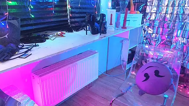 wickedxqueen online show from 2, 3, 2025