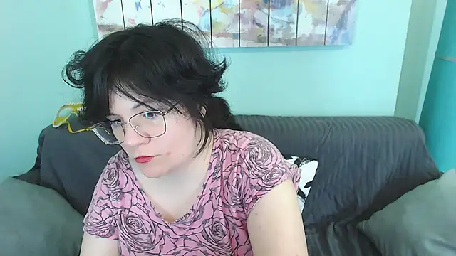 Snapshot of EverlyRays chatting on 4, 3, 2025 EverlyRays online show from 4, 3, 2025
