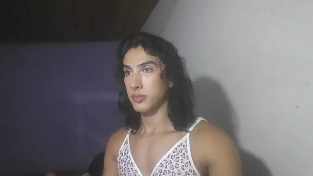 Snapshot of roxana_collins chatting on 22, 10, 2025 roxana collins online show from 22, 10, 2025