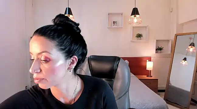 Kristen Garner online show from 13, 12, 2024