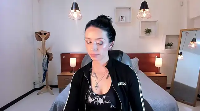 Kristen Garner online show from 14, 12, 2024