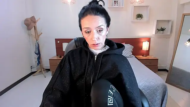 Kristen Garner online show from 5, 1, 2025