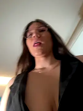 AmelieLaurent  online show from 11, 11, 2025