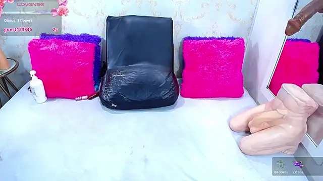 YHENDELYN STONE online show from 7, 1, 2026