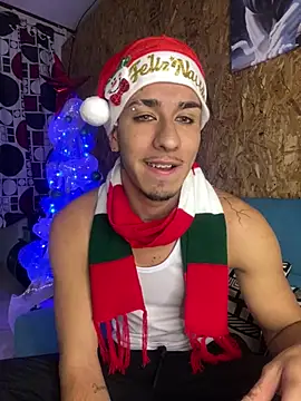 Snapshot of IanValencia_ chatting on 8, 12, 2024 IanValencia online show from 8, 12, 2024