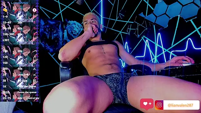 Snapshot of IanValencia_ chatting on 8, 2, 2025 IanValencia online show from 8, 2, 2025