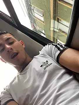 Snapshot of IanValencia_ chatting on 4, 3, 2025 IanValencia online show from 4, 3, 2025