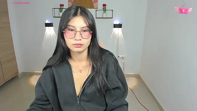 emily villamil online show from 24, 11, 2025