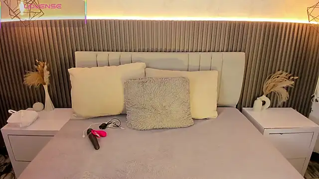 Snapshot of SHANONCLARK chatting on 11, 10, 2025 SHANONCLARK online show from 11, 10, 2025