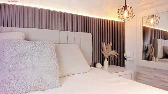 Snapshot of SHANONCLARK chatting on 7, 11, 2025 SHANONCLARK online show from 7, 11, 2025