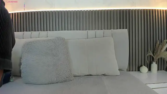 Snapshot of SHANONCLARK chatting on 18, 11, 2025 SHANONCLARK online show from 18, 11, 2025